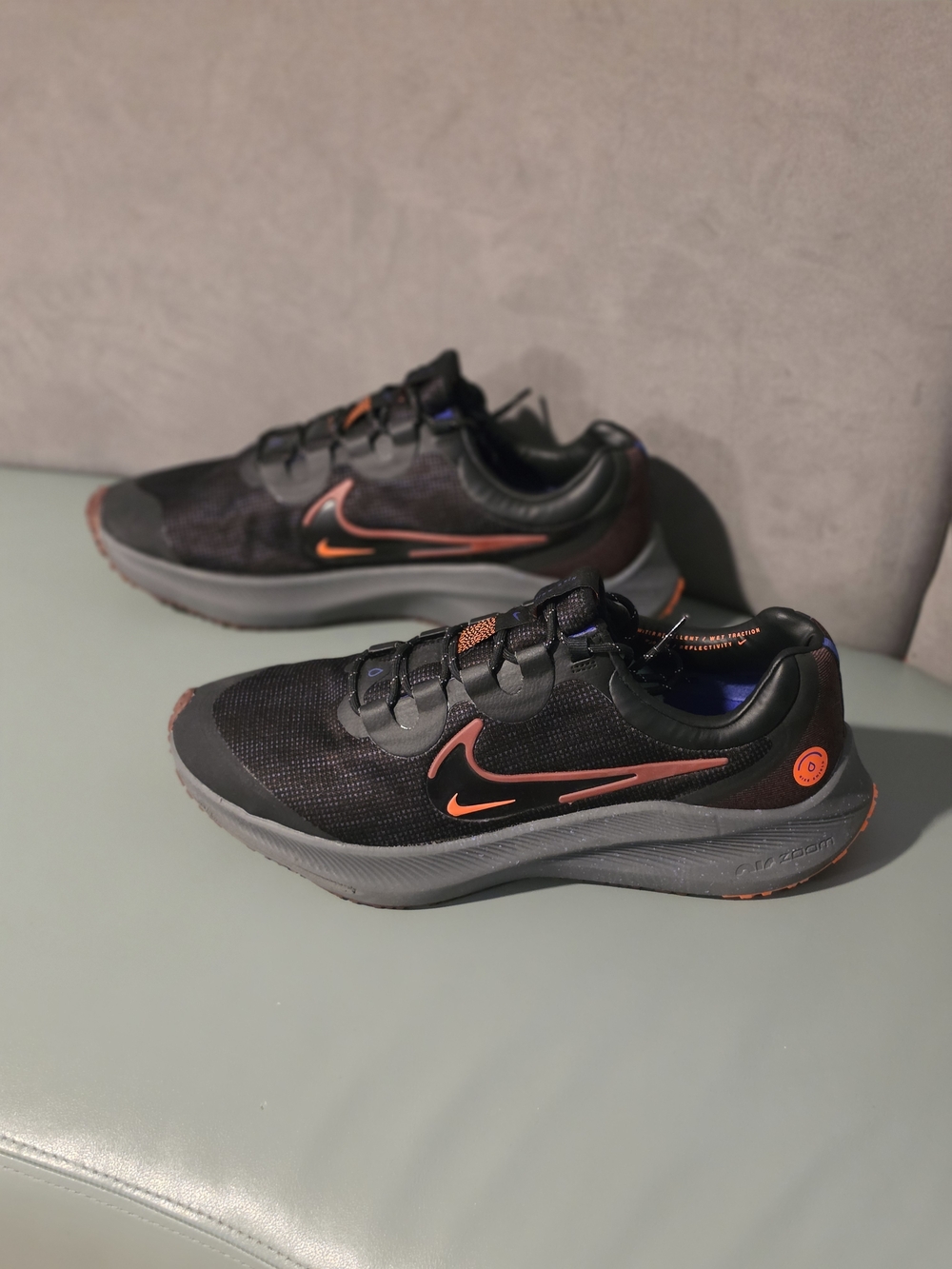 NIKE Winflo 8 Zoom Sield   Men’s Black Sneakers with Orange Accents Size 12.